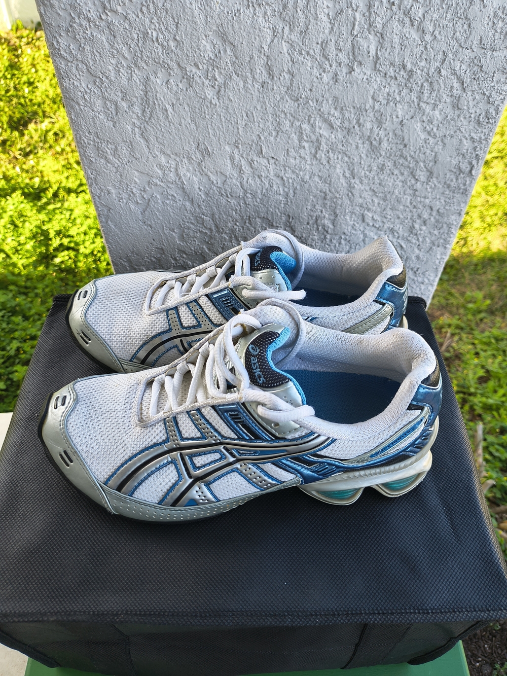 Asics White and Teal Athletic Running Sneakers